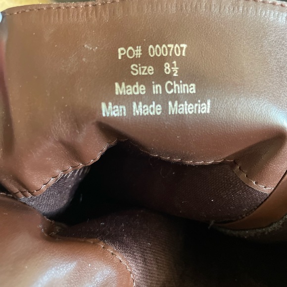 Women’s Plus Size Brown Boots - Picture 2 of 2